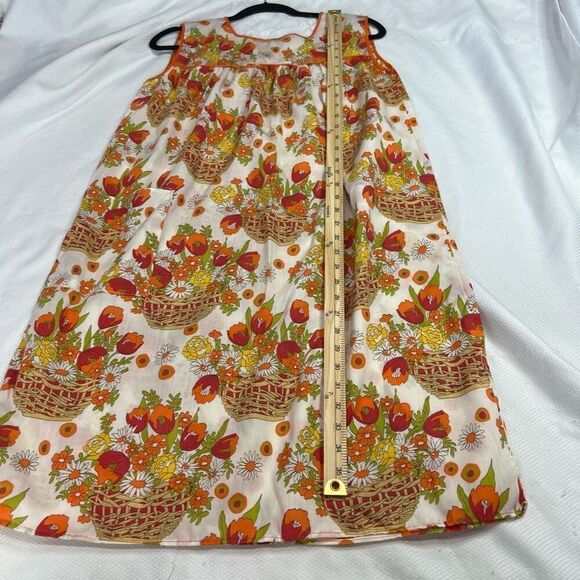 Vintage 60’s Orange Floral Smocked Apron - Picture 3 of 4